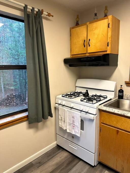 Private Cozy Cabin In The Woods With Great View ميرفي المظهر الخارجي الصورة
